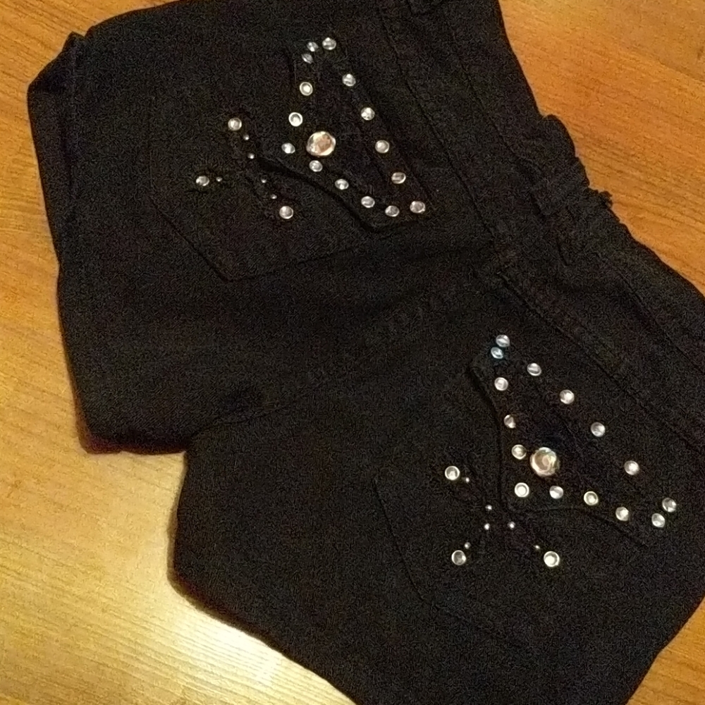 Shorts - Picture 4 of 4